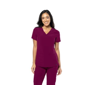 Blusa médica cuello en V color vino de Tasha & Me para mujer